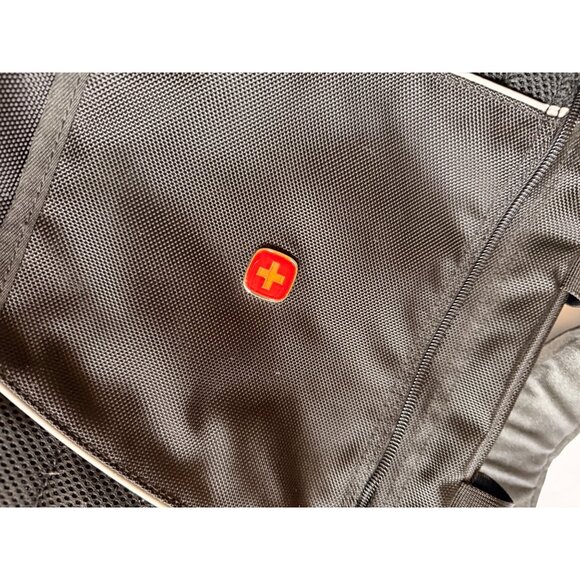 Swissgear Black Nylon Messenger Bag With Adjustable Strap - Picture 3 of 14